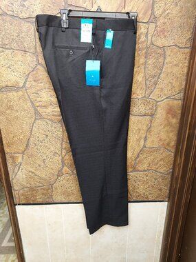 NWT, Men's Haggar Dress Pants, 38x30, Black